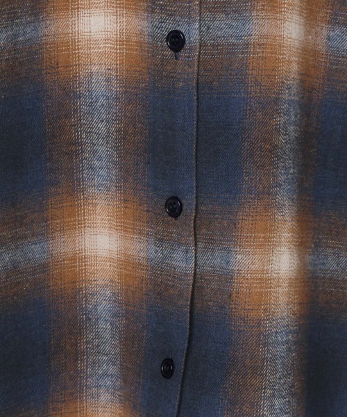 BAYFLOW（ベイフロー）の「[あたたかみのある起毛感]ブラッシュドチェックシャツ（シャツ/ブラウス・レディース・ネイビー/ブラック・FREE）」の19枚目の写真