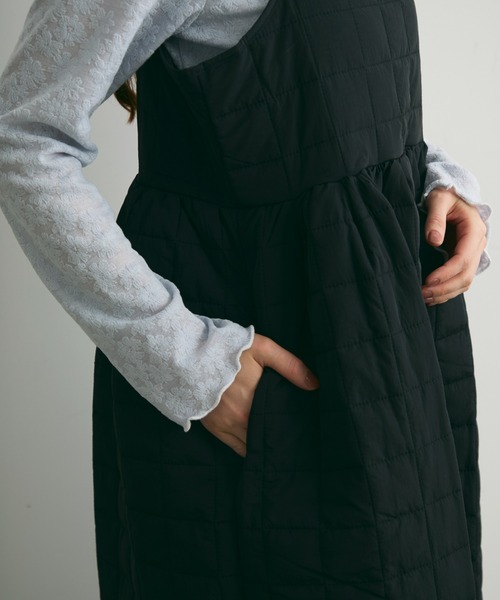 Crisp(クリスプ)の「キルトキャミワンピース(ワンピース・レディース・ブラック/アイボリー・FREE)」の13枚目の写真