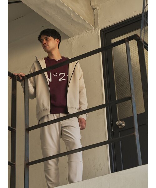 Import & Select(インポートアンドセレクト)の「【N゜21 numero ventuno】 N゜21ロゴスウェット(スウェット・メンズ・ブラック/ボルドー・3/2)」の5枚目の写真