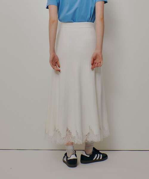 allureville（アルアバイル）の「レースドッキングニットスカート（スカート・レディース・アイボリー/ネイビー・2）」の22枚目の写真