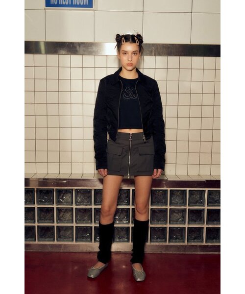 AFTERHOURS(アフターアワーズ)の「RUCHED SHORT JACKET (BLACK)(ナイロンジャケット・レディース・その他・FREE)」の2枚目の写真