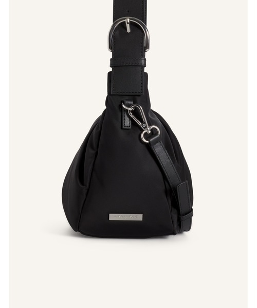 Maison Kitsune（メゾンキツネ）の「BLOOM NYLON BAG（ショルダーバッグ・メンズ・ブラック・U）」の6枚目の写真