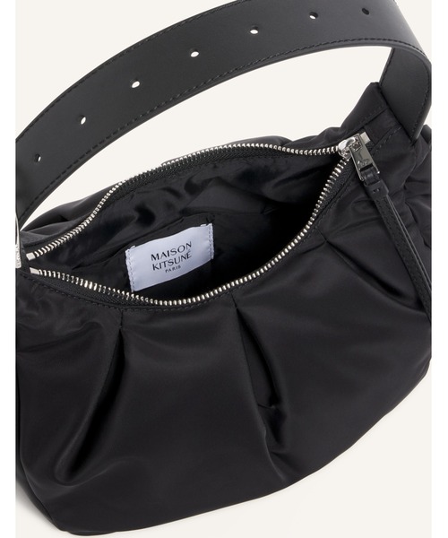 Maison Kitsune（メゾンキツネ）の「BLOOM NYLON BAG（ショルダーバッグ・メンズ・ブラック・U）」の7枚目の写真