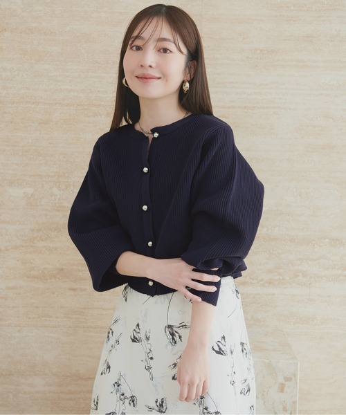 natural couture（ナチュラルクチュール）の「ころりん釦片畦ポリニットカーディガン（カーディガン/ボレロ・レディース・グレイッシュベージュ/ピンクベージュ/オフホワイト/チャコールグレー/ラベンダー/ネイビー・FREE）」の4枚目の写真