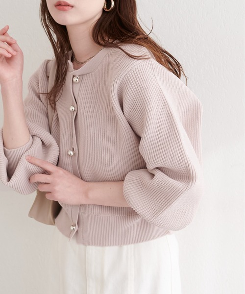 natural couture（ナチュラルクチュール）の「ころりん釦片畦ポリニットカーディガン（カーディガン/ボレロ・レディース・グレイッシュベージュ/ピンクベージュ/オフホワイト/チャコールグレー/ラベンダー/ネイビー・FREE）」の6枚目の写真