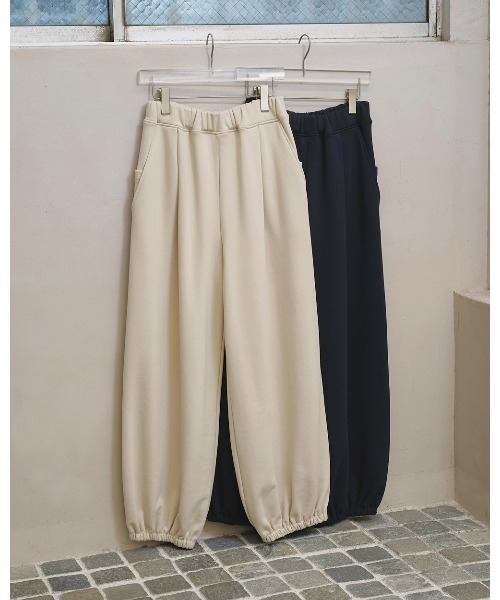 TODAYFUL（トゥデイフル）の「Tuck Sweat Pants（その他パンツ・レディース・インディゴブルー/アイボリー・36inch/38inch）」の3枚目の写真