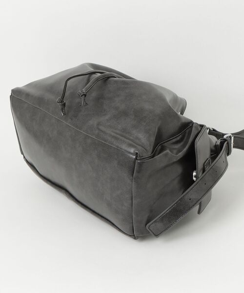 FREE STYLISTS(フリー スタイリスト)の「Y2K 大容量 エコレザー巾着バッグ(ショルダーバッグ・レディース・ブラック/ブラウン・FREE)」の4枚目の写真