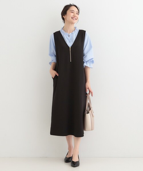 SHOO・LA・RUE（シューラルー）の「なめらかダンボールハーフジップ Vネックジャンパースカート（ワンピース・レディース・ブラック/ダークブラウン・01/02/03/04）」の5枚目の写真