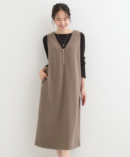 SHOO・LA・RUE（シューラルー）の「なめらかダンボールハーフジップ Vネックジャンパースカート（ワンピース・レディース・ブラック/ダークブラウン・01/02/03/04）」の7枚目の写真