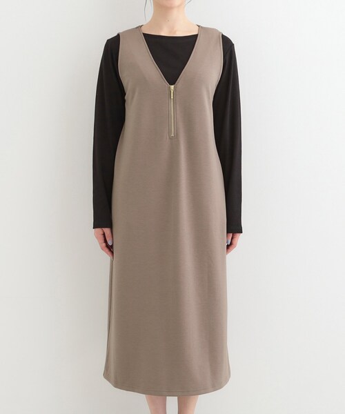 SHOO・LA・RUE（シューラルー）の「なめらかダンボールハーフジップ Vネックジャンパースカート（ワンピース・レディース・ブラック/ダークブラウン・01/02/03/04）」の11枚目の写真