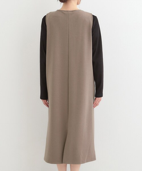 SHOO・LA・RUE（シューラルー）の「なめらかダンボールハーフジップ Vネックジャンパースカート（ワンピース・レディース・ブラック/ダークブラウン・01/02/03/04）」の13枚目の写真