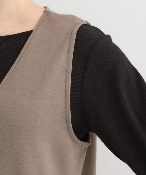 SHOO・LA・RUE（シューラルー）の「なめらかダンボールハーフジップ Vネックジャンパースカート（ワンピース・レディース・ブラック/ダークブラウン・01/02/03/04）」の15枚目の写真