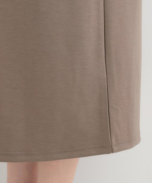 SHOO・LA・RUE（シューラルー）の「なめらかダンボールハーフジップ Vネックジャンパースカート（ワンピース・レディース・ブラック/ダークブラウン・01/02/03/04）」の17枚目の写真