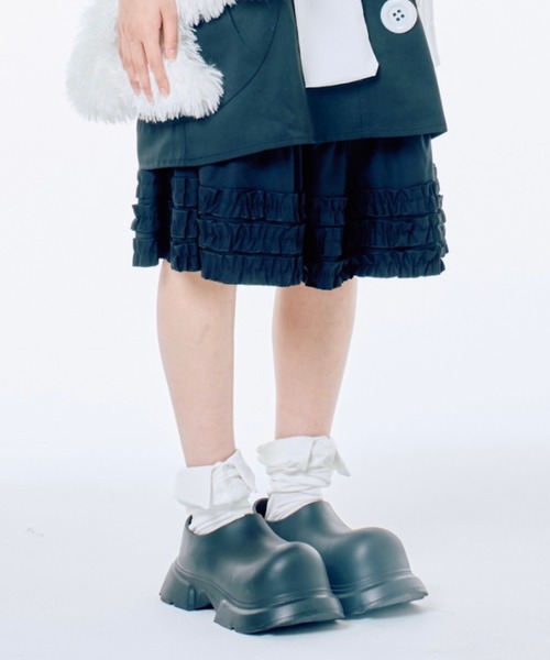 Never mind the XU / Chikashitsu+（ネバーマインド ザ エックスユー / チカシツプラス）の「【Nerd out XU】collar knee socks / 【ナードアウトエックスユー】カラーニーソックス <着用動画あり>（ソックス/靴下・レディース・グレー/ブラック/ホワイト・ONE SIZE）」の2枚目の写真