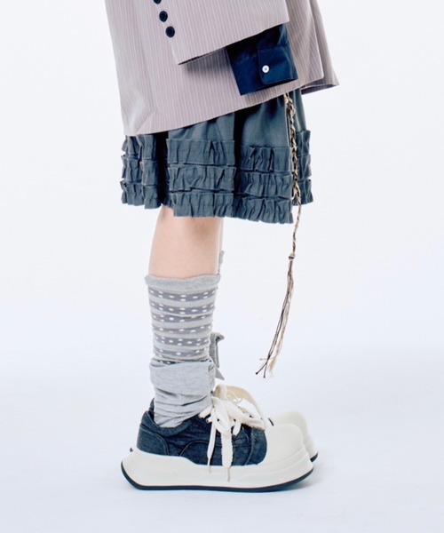 Never mind the XU / Chikashitsu+（ネバーマインド ザ エックスユー / チカシツプラス）の「【Nerd out XU】collar knee socks / 【ナードアウトエックスユー】カラーニーソックス <着用動画あり>（ソックス/靴下・レディース・グレー/ブラック/ホワイト・ONE SIZE）」の9枚目の写真