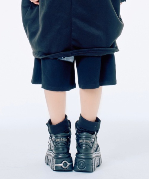 Never mind the XU / Chikashitsu+（ネバーマインド ザ エックスユー / チカシツプラス）の「【Nerd out XU】collar knee socks / 【ナードアウトエックスユー】カラーニーソックス <着用動画あり>（ソックス/靴下・レディース・グレー/ブラック/ホワイト・ONE SIZE）」の6枚目の写真
