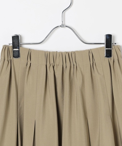 LEPSIM(レプシィム)の「タックギャザーフレアスカート 630172(スカート・レディース・ベージュ/ブラック・FREE)」の4枚目の写真