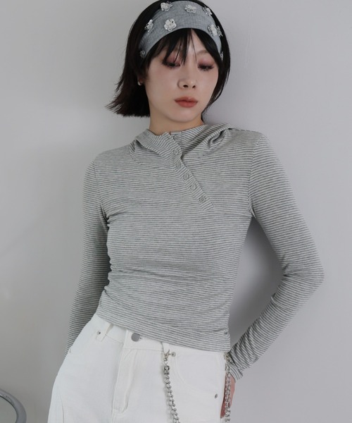 Ulysses(ユリシス)の「アシメデザインフード付きボーダーカットソー(Tシャツ/カットソー・レディース・ブラック/ライトグレー/ダークグレー・F)」の2枚目の写真