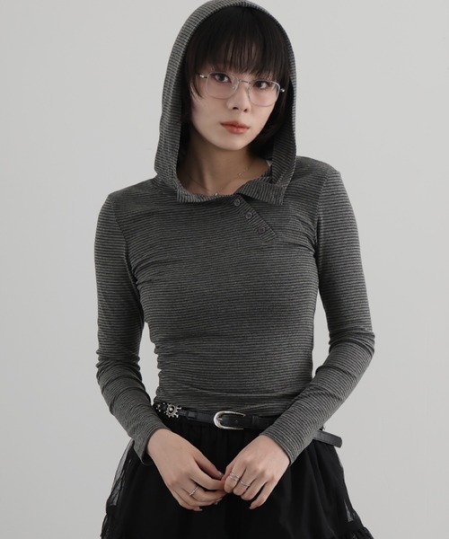 Ulysses(ユリシス)の「アシメデザインフード付きボーダーカットソー(Tシャツ/カットソー・レディース・ブラック/ライトグレー/ダークグレー・F)」の1枚目の写真