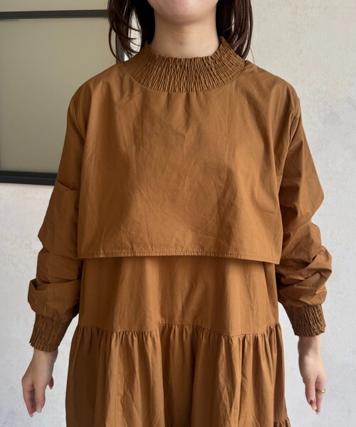 Thevon(ゼボン)の「シャーリングネックティアードワンピース(ワンピース・レディース・アイボリー/ブラック/キャメル・FREE)」の21枚目の写真