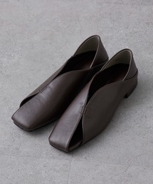 Lui's（ルイス）の「スクエアトゥカットアウトパンプス（パンプス）」