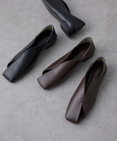 Lui's（ルイス）の「スクエアトゥカットアウトパンプス（パンプス・レディース・ブラック/ブラウン・M/L）」の3枚目の写真