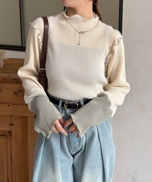 Thevon(ゼボン)の「袖先切替プリーツメロープルオーバー(Tシャツ/カットソー・レディース・ブラック/グリーン系その他2/ホワイト系その他/アイボリー・FREE)」の1枚目の写真