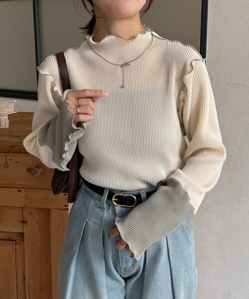 Thevon(ゼボン)の「袖先切替プリーツメロープルオーバー(Tシャツ/カットソー・レディース・ブラック/グリーン系その他2/ホワイト系その他/アイボリー・FREE)」の5枚目の写真