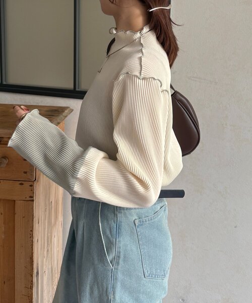 Thevon(ゼボン)の「袖先切替プリーツメロープルオーバー(Tシャツ/カットソー・レディース・ブラック/グリーン系その他2/ホワイト系その他/アイボリー・FREE)」の6枚目の写真