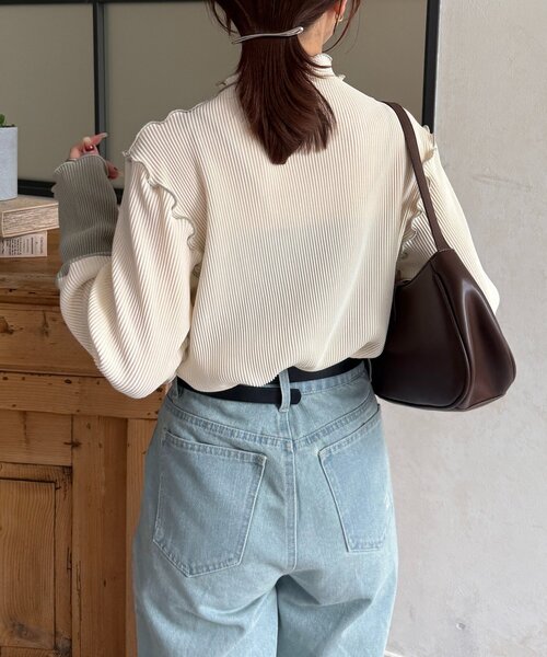 Thevon(ゼボン)の「袖先切替プリーツメロープルオーバー(Tシャツ/カットソー・レディース・ブラック/グリーン系その他2/ホワイト系その他/アイボリー・FREE)」の7枚目の写真