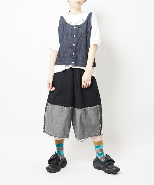 gomme(ゴム)の「チューリップデニムベスト(ベスト・レディース・インディゴブルー/ブラック/アイボリー・MEDIUM)」の8枚目の写真