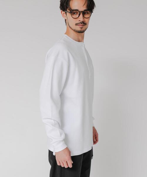 URBAN RESEARCH(アーバンリサーチ)の「『UR TECH』度詰めワッフルヘンリーロングスリーブ(Tシャツ/カットソー・メンズ・ブラック/オートミール/ホワイト/ライトグレー・MEDIUM/LARGE)」の5枚目の写真