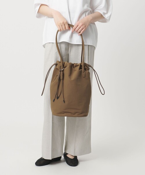 ＆MyuQ（アンドミューク）の「＜&MyuQ＞ HEBEr N DRAWSTRING（ショルダーバッグ・レディース・オリーブ・FREE）」の3枚目の写真