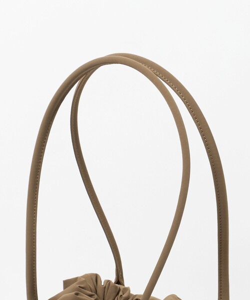 ＆MyuQ（アンドミューク）の「＜&MyuQ＞ HEBEr N DRAWSTRING（ショルダーバッグ・レディース・オリーブ・FREE）」の8枚目の写真