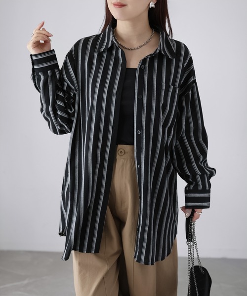 Riberry（リベリー）の「コットンストライプシャツ（シャツ/ブラウス・レディース・ブラック/オフホワイト/ベージュ・MEDIUM）」の2枚目の写真