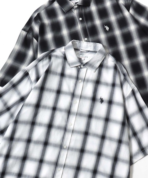 U.S. POLO ASSN.(ユーエスポロアッスン)の「U.S. POLO ASSN./ユーエスポロアッスン 別注 Oxford Ombre Shirt/オーバーサイズ オックス無地 オンブレチェック ロゴ ワンポイント刺繍 レギュラーカラーシャツ/半袖シャツ/レディース メンズ(シャツ/ブラウス・メンズ・ホワイト/ホワイト系その他/ブルー/ブラック系その他・M/L/LL)」の2枚目の写真