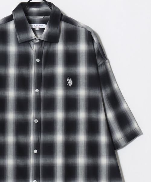 U.S. POLO ASSN.(ユーエスポロアッスン)の「U.S. POLO ASSN./ユーエスポロアッスン 別注 Oxford Ombre Shirt/オーバーサイズ オックス無地 オンブレチェック ロゴ ワンポイント刺繍 レギュラーカラーシャツ/半袖シャツ/レディース メンズ(シャツ/ブラウス・メンズ・ホワイト/ホワイト系その他/ブルー/ブラック系その他・M/L/LL)」の8枚目の写真