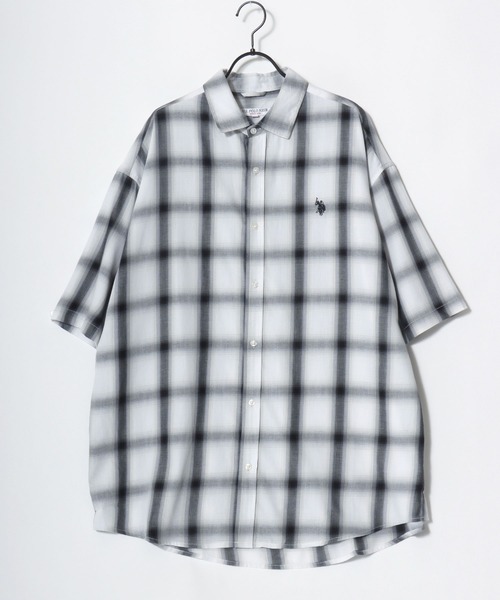 U.S. POLO ASSN.(ユーエスポロアッスン)の「U.S. POLO ASSN./ユーエスポロアッスン 別注 Oxford Ombre Shirt/オーバーサイズ オックス無地 オンブレチェック ロゴ ワンポイント刺繍 レギュラーカラーシャツ/半袖シャツ/レディース メンズ(シャツ/ブラウス・メンズ・ホワイト/ホワイト系その他/ブルー/ブラック系その他・M/L/LL)」の13枚目の写真