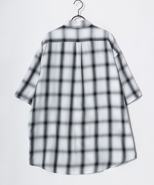 U.S. POLO ASSN.(ユーエスポロアッスン)の「U.S. POLO ASSN./ユーエスポロアッスン 別注 Oxford Ombre Shirt/オーバーサイズ オックス無地 オンブレチェック ロゴ ワンポイント刺繍 レギュラーカラーシャツ/半袖シャツ/レディース メンズ(シャツ/ブラウス・メンズ・ホワイト/ホワイト系その他/ブルー/ブラック系その他・M/L/LL)」の14枚目の写真