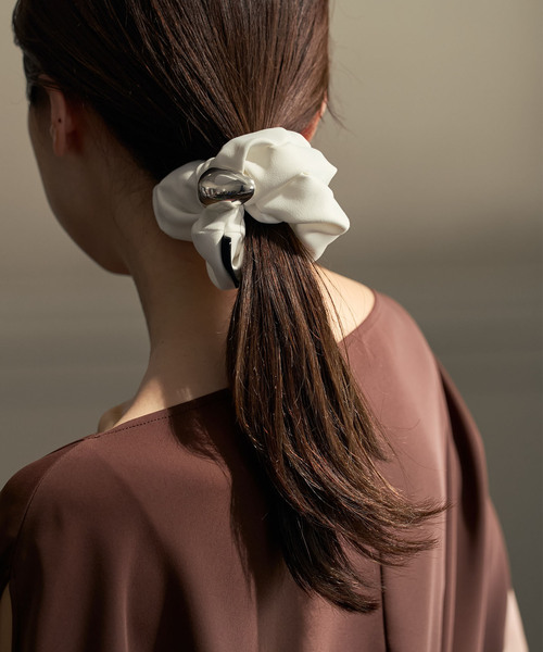 Noble(ノーブル)の「in mood/インムード STONE scrunchie(シュシュ・レディース・ホワイト/ブラック・FREE)」の22枚目の写真