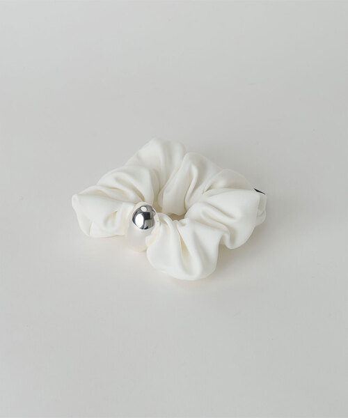 Noble(ノーブル)の「in mood/インムード STONE scrunchie(シュシュ・レディース・ホワイト/ブラック・FREE)」の4枚目の写真