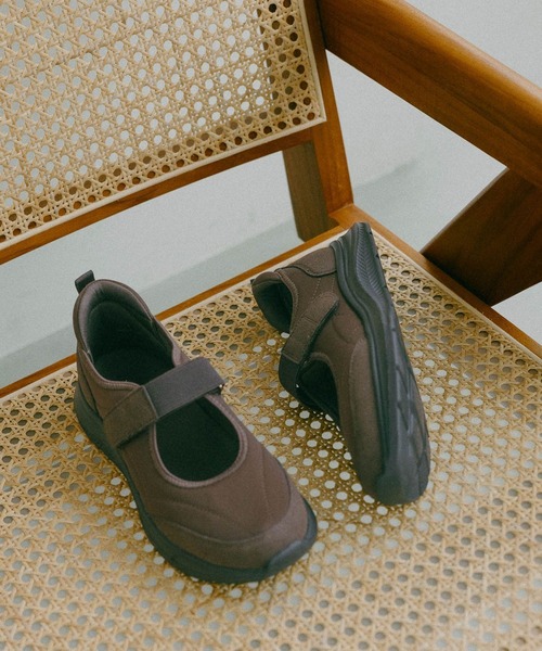 GLOBAL WORK（グローバルワーク）の「エアかるメリージェーンスニーカー/645040（スニーカー・レディース・ライトグレー/ダークブラウン/ブラック・MEDIUM/LARGE）」の3枚目の写真