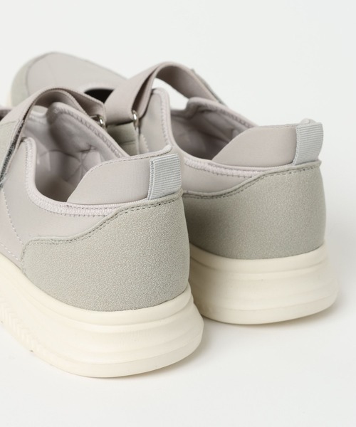 GLOBAL WORK（グローバルワーク）の「エアかるメリージェーンスニーカー/645040（スニーカー・レディース・ライトグレー/ダークブラウン/ブラック・MEDIUM/LARGE）」の13枚目の写真