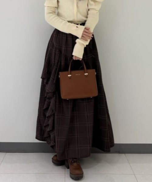 Samantha Thavasa(サマンサタバサ)の「イタリアンシュリンクレザー ハンドバッグ(ハンドバッグ・レディース・キャメル/ブラック・FREE)」の2枚目の写真