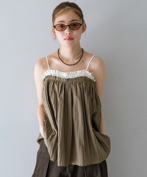 KBF（ケイビーエフ）の「バイカラークリンクルビスチェ（その他トップス・レディース・グリーン系その他/ホワイト系その他/グレー系その他・ONE）」の3枚目の写真