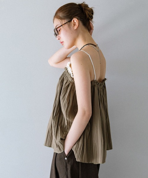 KBF（ケイビーエフ）の「バイカラークリンクルビスチェ（その他トップス・レディース・グリーン系その他/ホワイト系その他/グレー系その他・ONE）」の17枚目の写真