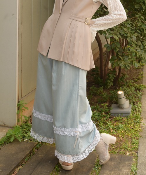 axes femme(アクシーズファム)の「フリルレースワイドパンツ(その他パンツ・レディース・グレー/サックスブルー/ネイビー・FREE)」の1枚目の写真