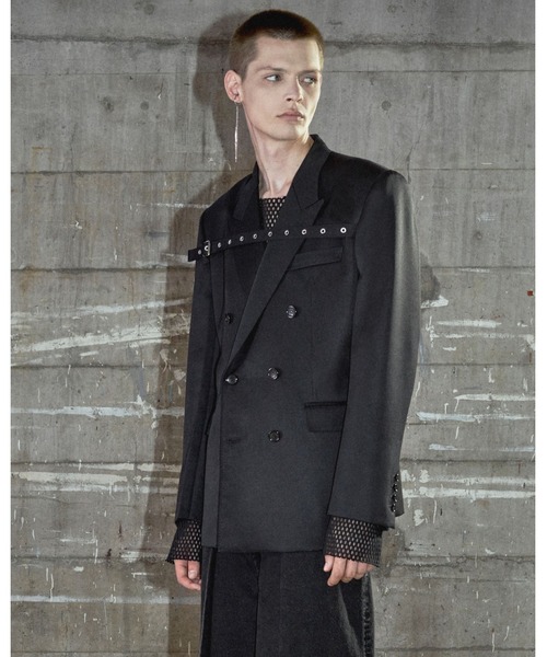 JOHN LAWRENCE SULLIVAN(ジョンローレンスサリバン)の「WOOL GABARDINE FLONT STRAP DOUBLE BREASTED JACKET(テーラードジャケット・メンズ・ブラック・46/48/44)」の3枚目の写真