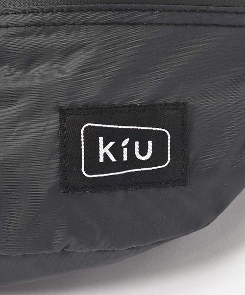 KiU(キウ)の「KiUウォータープルーフボディバッグ(ボディバッグ/ウエストポーチ・レディース・グリーン系カモフラージュ/ブラック・FREE)」の6枚目の写真
