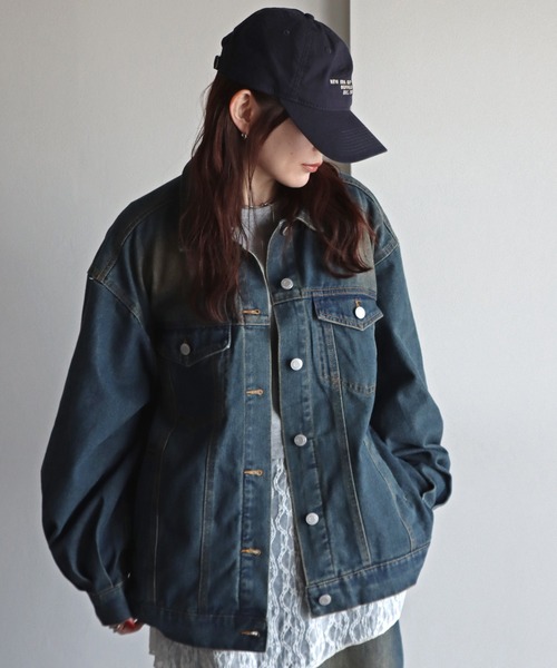 COURO(コウロ)の「オーバーダイ/ケミカル加工オーバーサイズデニムGジャン(デニムジャケット・レディース・ブルー/サックスブルー/ブラウン/イエロー・M)」の3枚目の写真